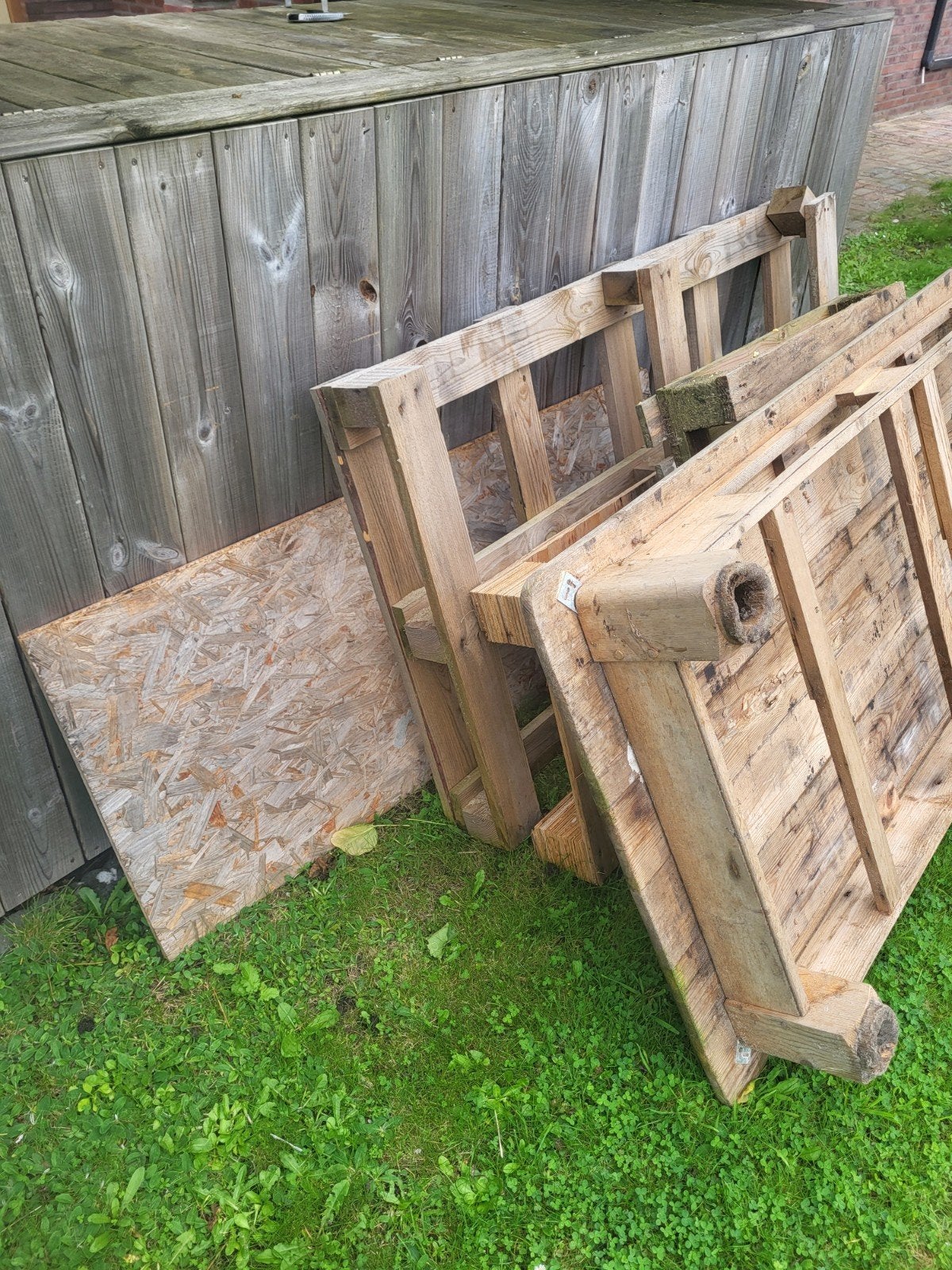 Gratis diverse pallets en oude grenen tafelblad, Ophalen, Gebruikt, 50 mm of meer, Pallet
