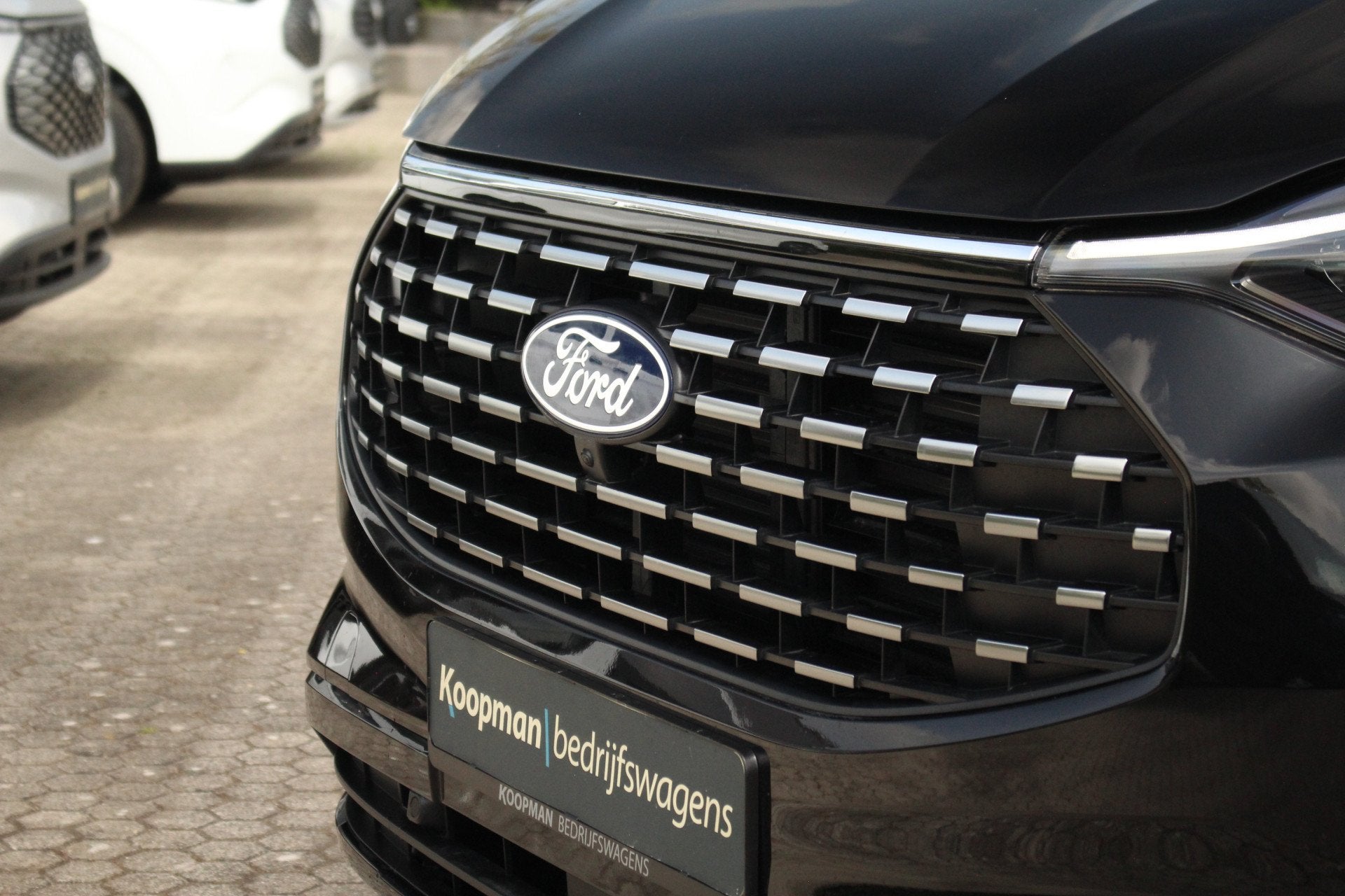 Ford Tourneo Custom 2.5 PHEV 233pk L2H1 Titanium X | Incl BP, Auto's, Ford, 1850 kg, Overige brandstoffen, Zwart, Bedrijf