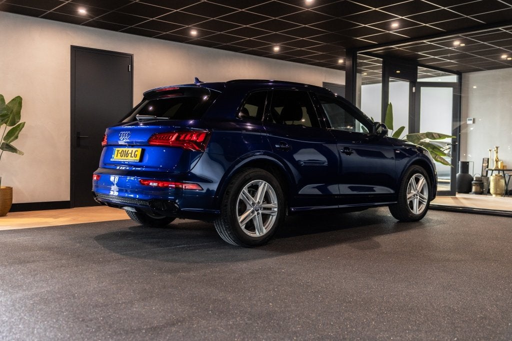 Audi Q5 55 TFSI PHEV S Line | Quattro | Camera | Stoelverwar, 12 maanden, 4 cilinders, Blauw, Plug-in hybride