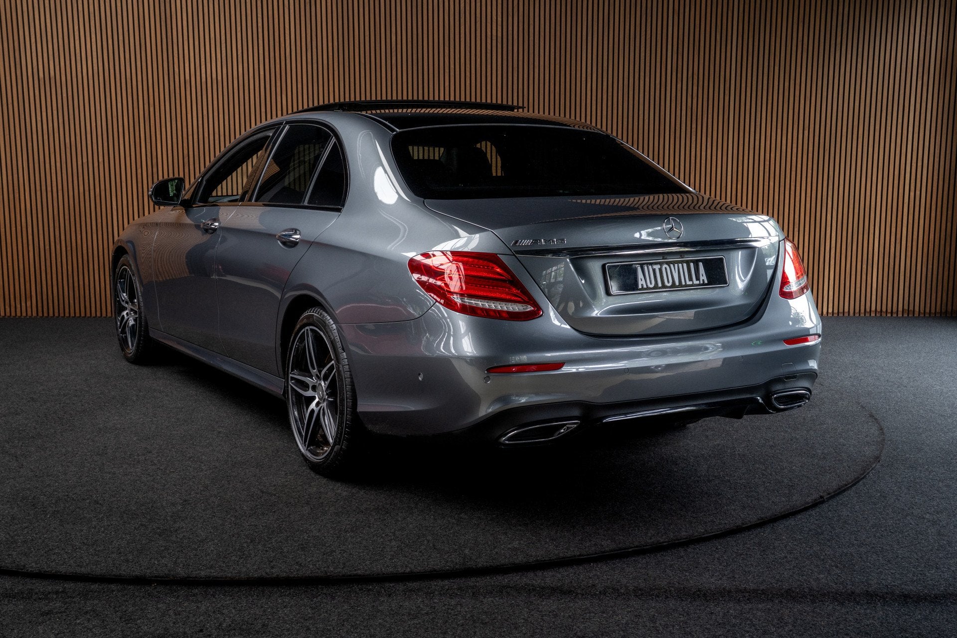Mercedes-Benz E-Klasse 350 d AMG Panodak Leer 360 Burmester, Dealer onderhouden, Achterwielaandrijving, Gebruikt, 1700 kg
