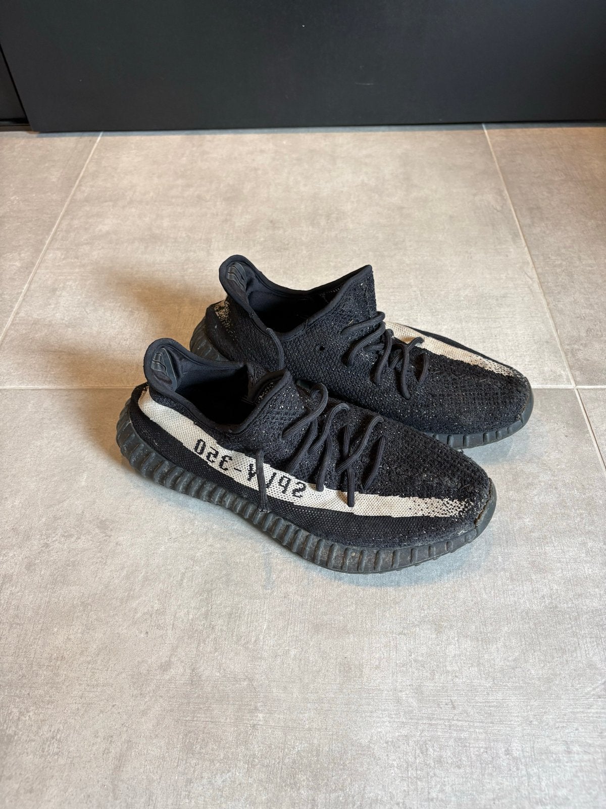 Adidas Yeezy Boost 350 V2, Kleding | Heren, Zwart, Ophalen of Verzenden, Sneakers of Gympen, Gedragen