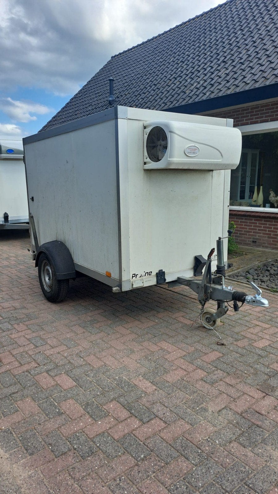 KOELAANHANGER TE HUUR, Ophalen, Zo goed als nieuw