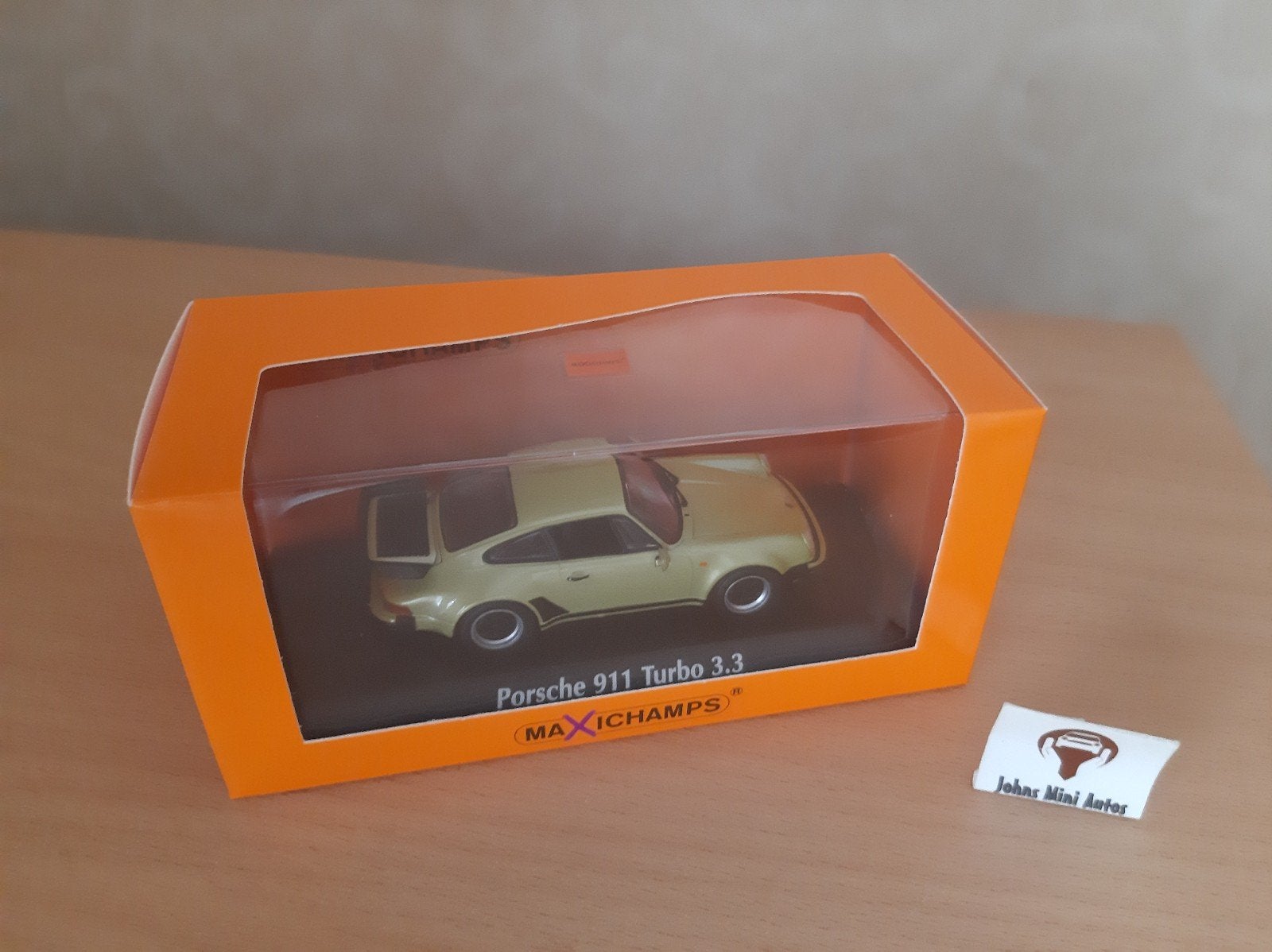 Porsche 911 Turbo 3.3 1977 Oliven-grun van Maxichamps 1:43, Hobby en Vrije tijd, Modelauto's | 1:43, Overige merken, Auto, Nieuw