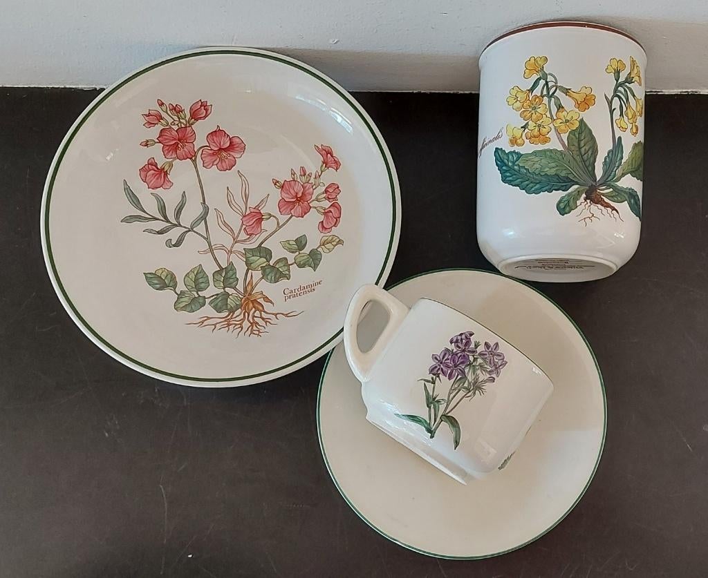 Vintage kommetje beker kop en schotel porselein tuinbloemen, Ophalen of Verzenden