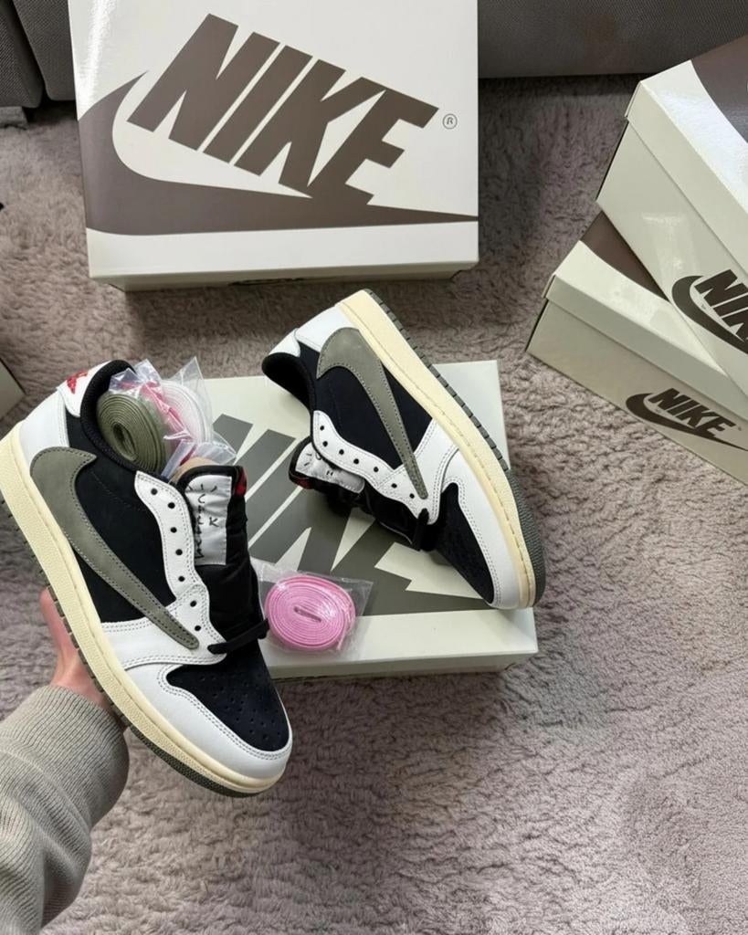 Nike Air Jordan 1 Low Travis Scott Reverse Mocha, Ophalen of Verzenden, Nieuw, Overige kleuren, Sneakers of Gympen