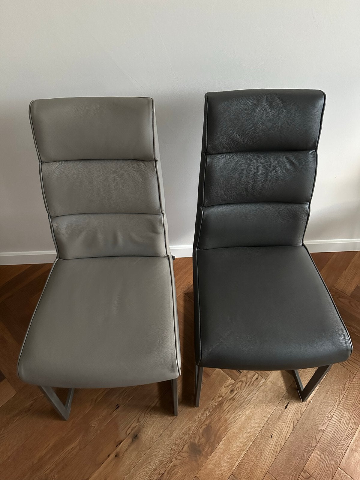 6 eetkamerstoelen Xooon - lichtgrijs en antraciet, Ophalen, Gebruikt, Leer, Grijs