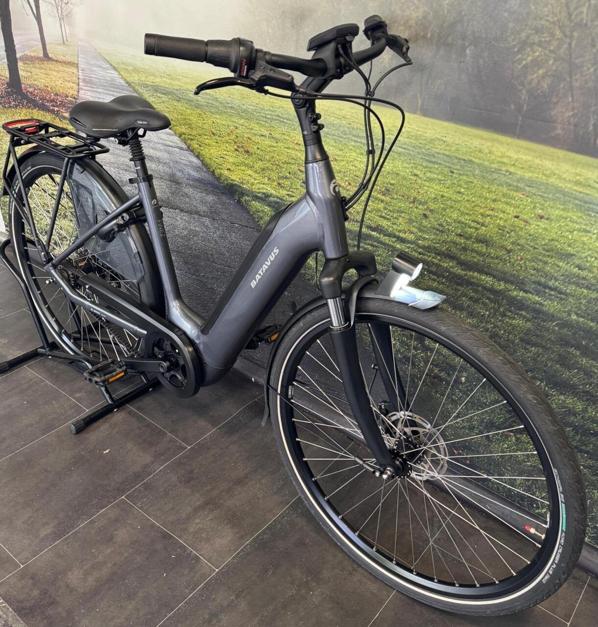 Batavus Finez E-Go Elektrische fiets met Bosch Middenmotor, Batavus, Info@accell-group.com, Accell Nederland B.V., Industrieweg 4, 8444 AR Heerenveen, Nederland