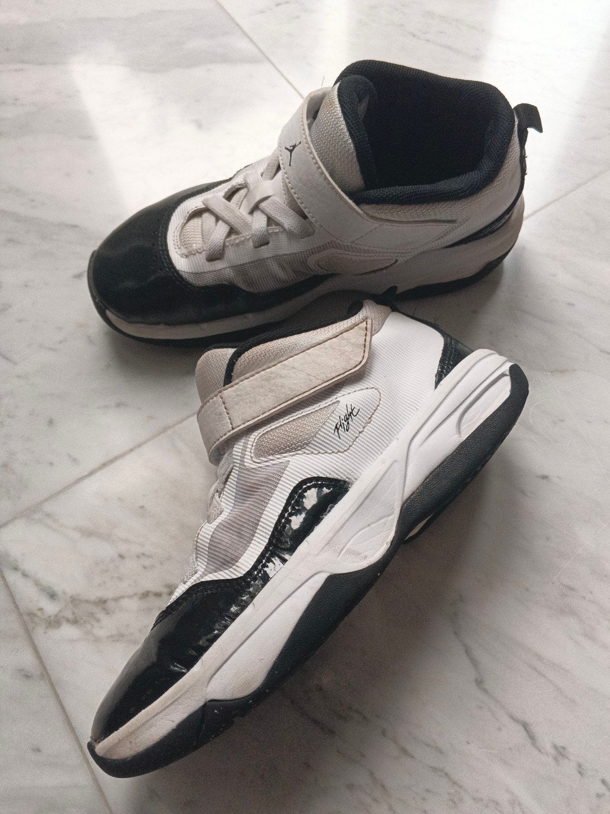 Air Jordan Nikes - Maat 33.5 - Nog in goede staat, Kinderen en Baby's, Ophalen of Verzenden, Gebruikt, Nike, Sportschoenen