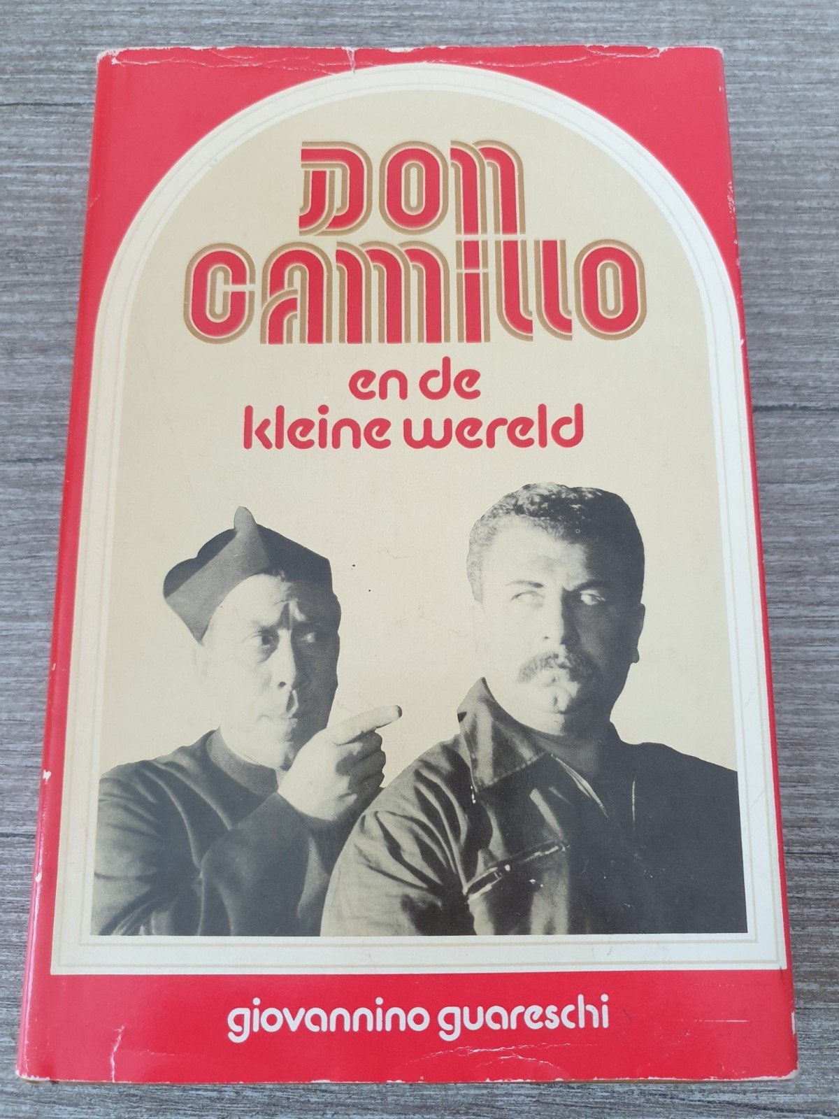 Don Camillo en de kleine wereld - Giovannino Guareschi, Ophalen of Verzenden, Gelezen, Giovannino Guareschi