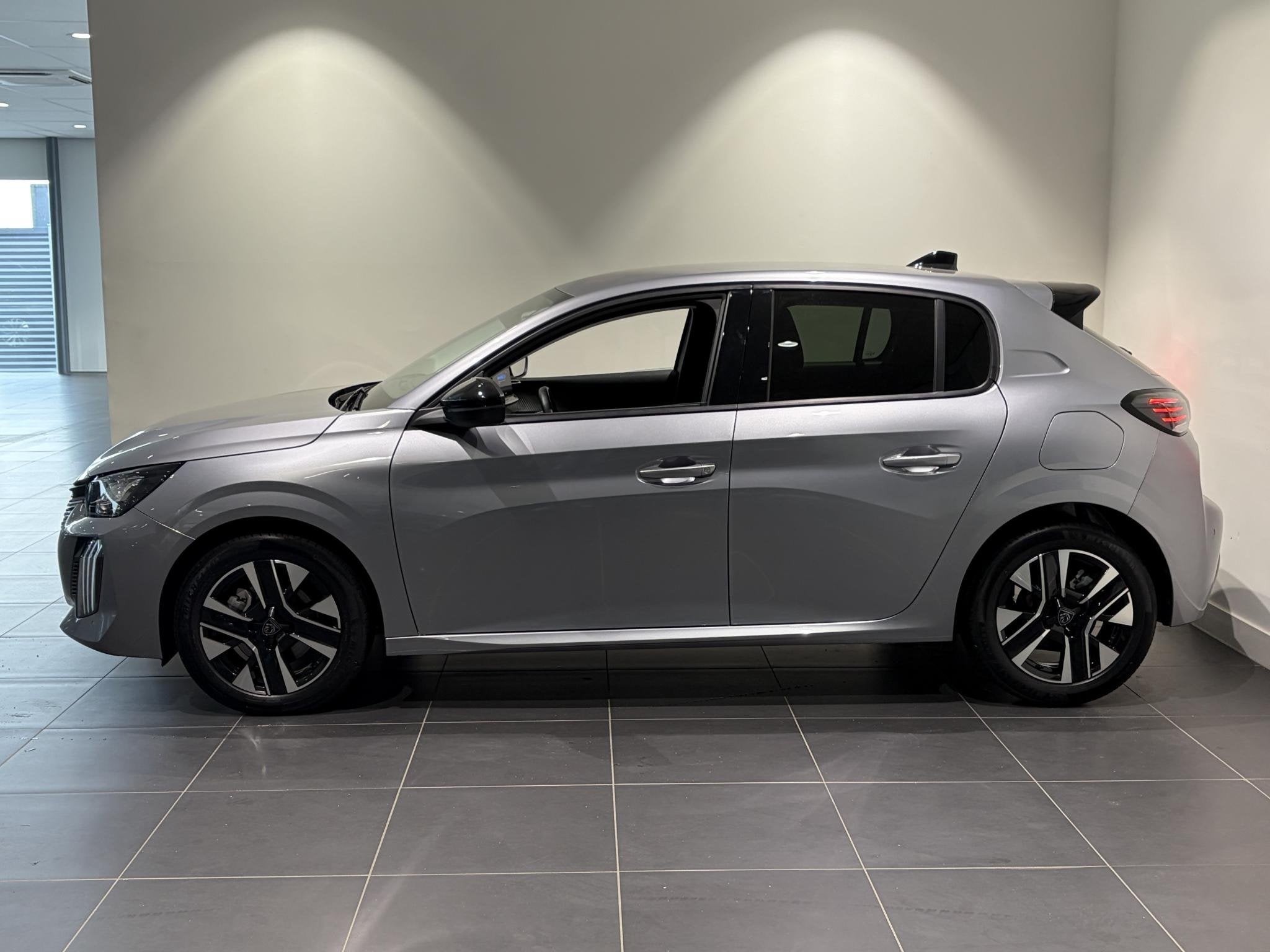 Peugeot 208 1.2 Hybrid 110 e-DCS6 Allure | Parkeerhulp | Cru, Auto's, 12 maanden, 1195 kg, Gebruikt, Euro 6