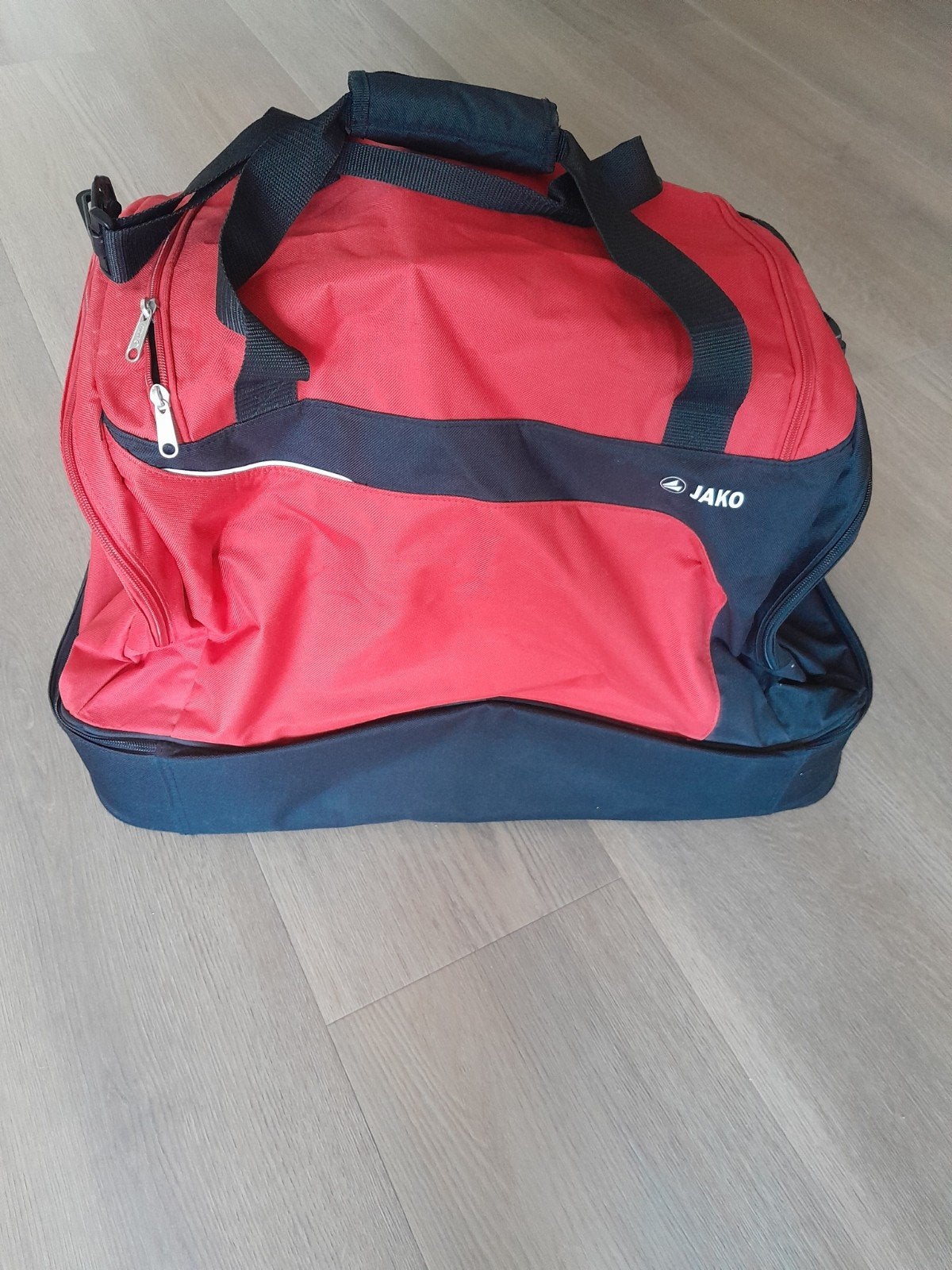 Jako sporttas rood/zwart met schoenenvak, Ophalen of Verzenden, Zo goed als nieuw, Unisex volwassen