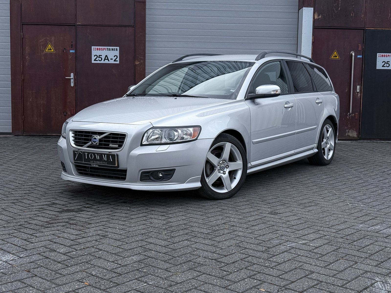 Volvo V50 2.0 | R-Design | leder | HP Sound | Trekhaak | PDC, Voorwielaandrijving, 1282 kg, Beige, 4 cilinders