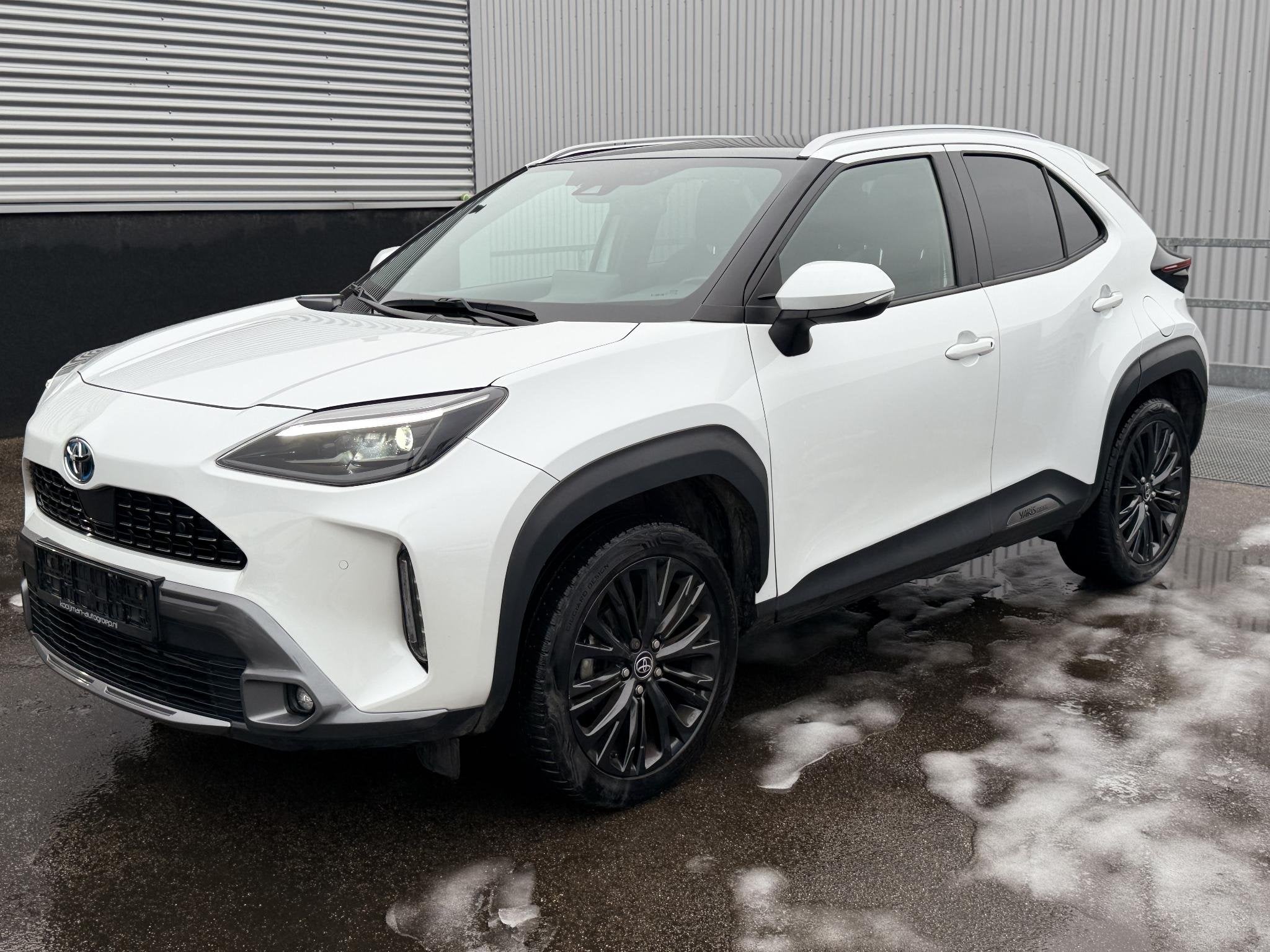 Toyota Yaris Cross 1.5 Hybrid Adventure AWD Automaat Panoram, Dealer onderhouden, Gebruikt, Automatische klimaatregeling, Wit