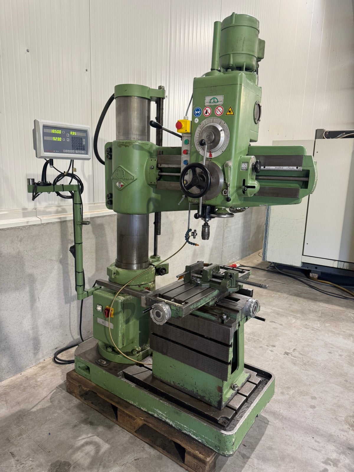 EMA NOVARA 900 x 40mm Radiaalboormachine, Ophalen, Zo goed als nieuw
