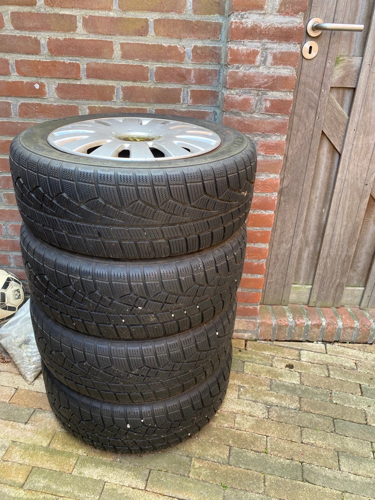 Set winterbanden met wieldoppen, Ophalen