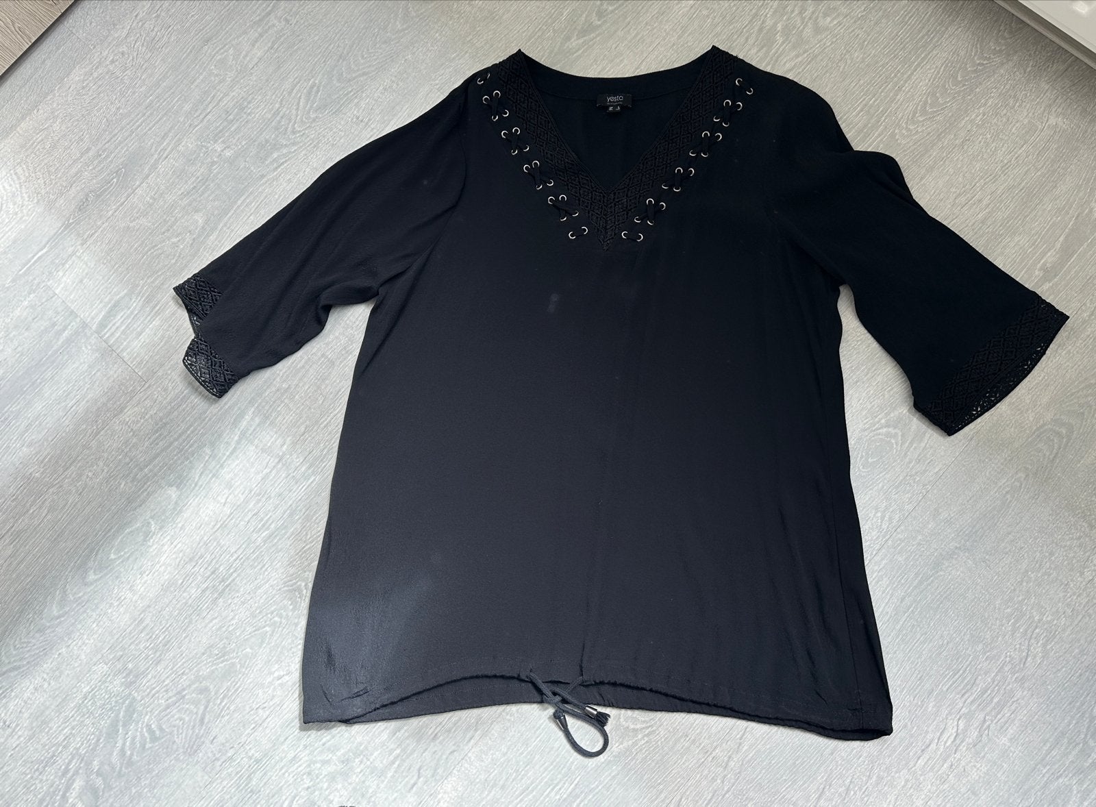 Zwarte Yesta tuniek maat 46/48, Kleding | Dames, Grote Maten, Ophalen of Verzenden, Zo goed als nieuw, Zwart, Blouse of Tuniek