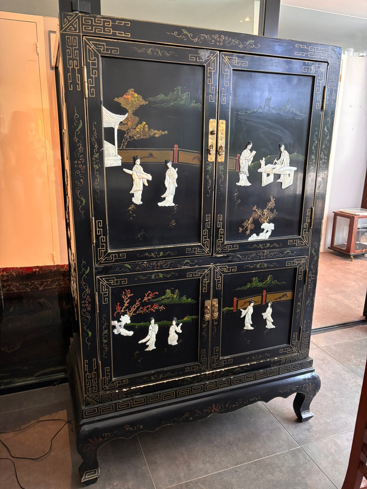 Mooie chinese kast met ingelegd parelmoer, Ophalen