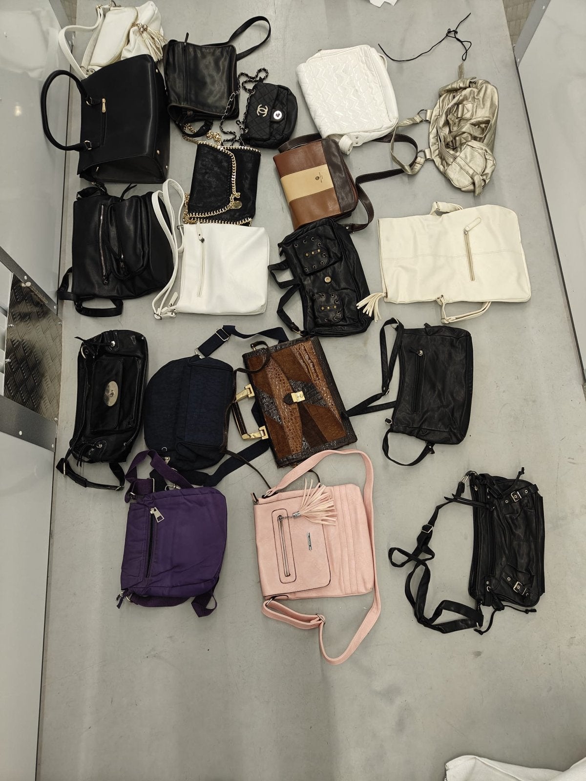 Diverse collectie tassen - Handtassen, schoudertassen en mee, Ophalen, Gebruikt, Overige kleuren, Overige typen