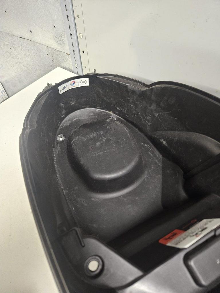 Peugeot Kisbee Helm bak injectie model, Gebruikt, -, -, Ophalen of Verzenden