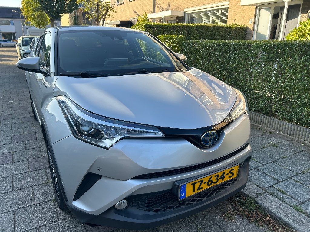 Toyota C-HR 1.8 Hybrid 122pk CVT 2018 Grijs, Metallic lak, Stof, 725 kg, Zwart