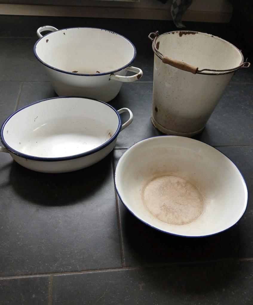 Vintage set van wit met blauw randje email., Antiek en Kunst, Antiek | Emaille, Ophalen