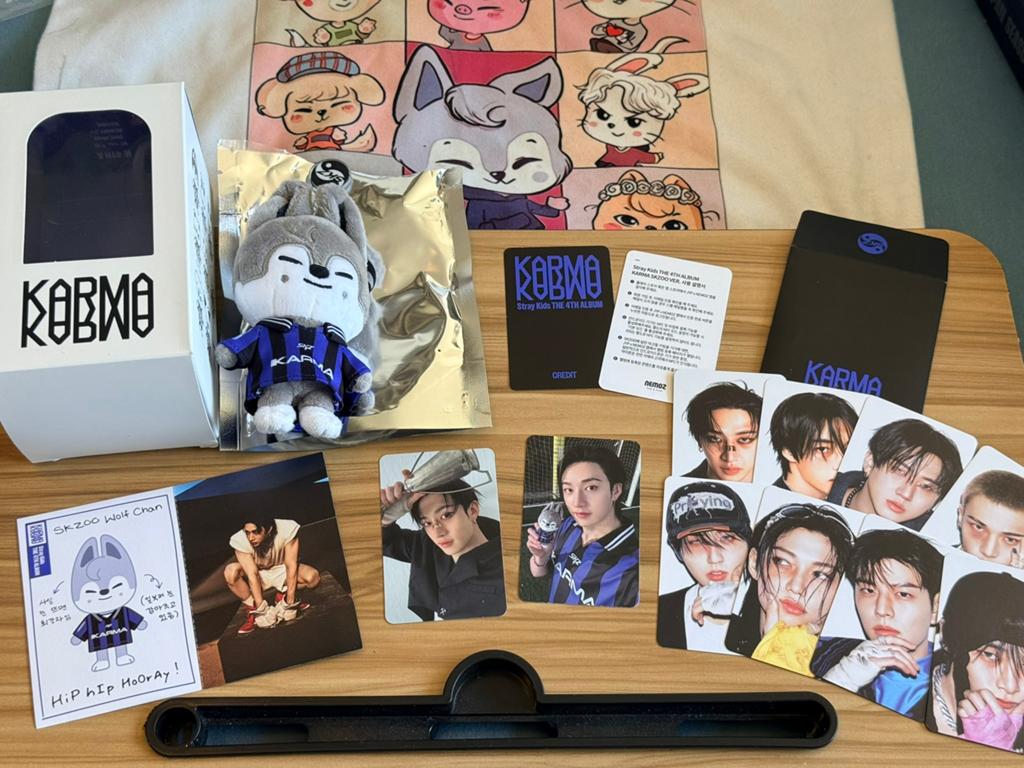 Stray Kids volle complete Bang Chan wolfchan set karma skzoo, Ophalen of Verzenden, Zo goed als nieuw, Foto of Kaart