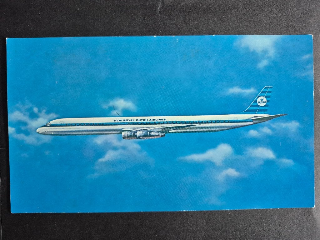 Grote ansichtkaart getekende KLM Douglas DC-8-63 (A256), Verzamelen, Ophalen of Verzenden, Gebruikt, Kaart, Foto of Prent