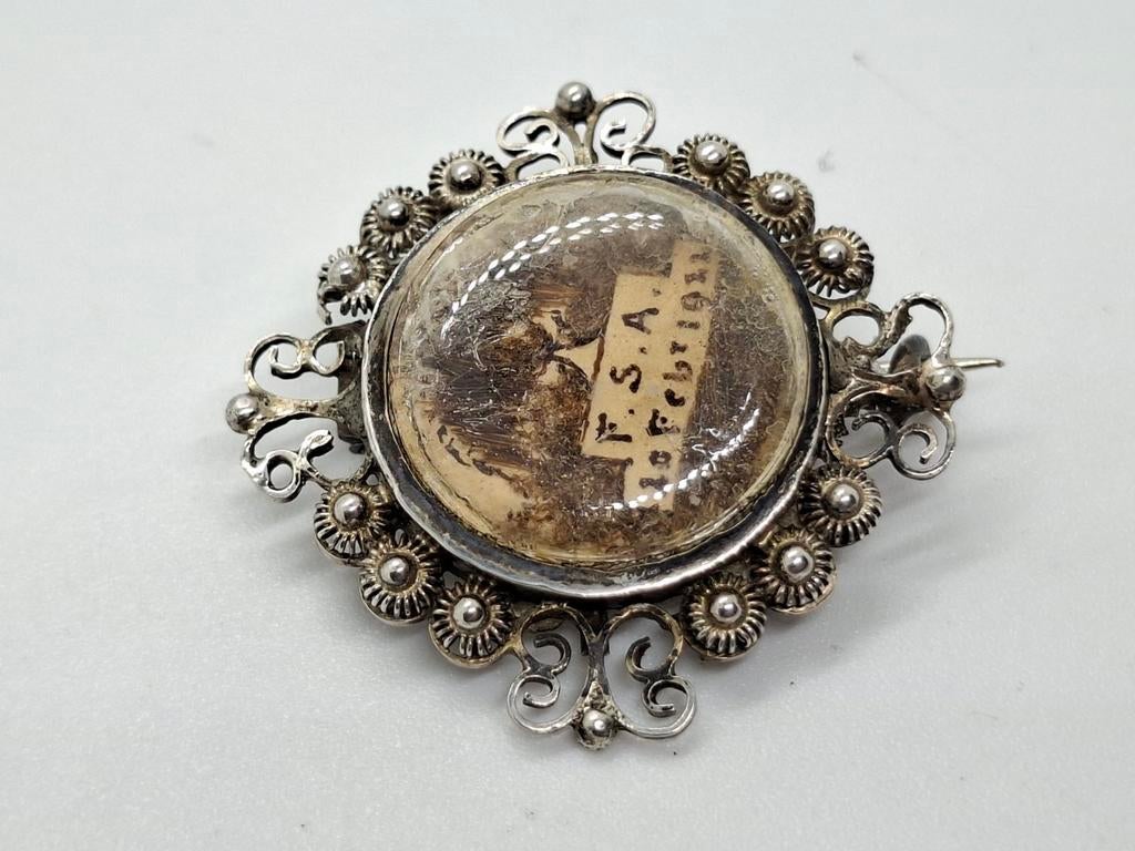 Antieke Zilveren Rouwbroche met Haarwerkje - F.S.A. 1911, Ophalen of Verzenden, Zilver, Broche