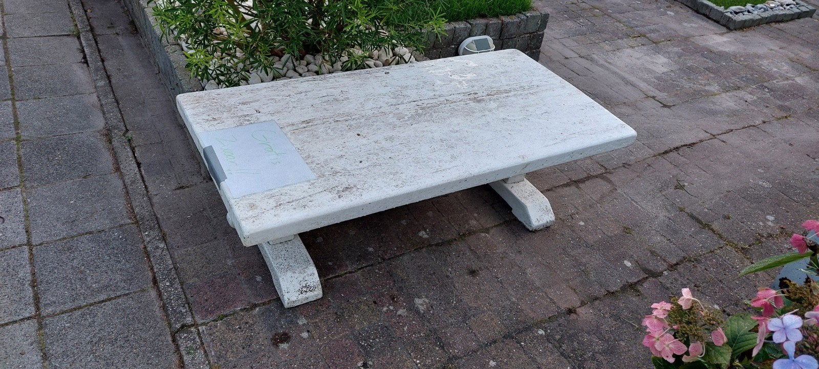 Stevige bijzet tafeltje voor buiten, Ophalen