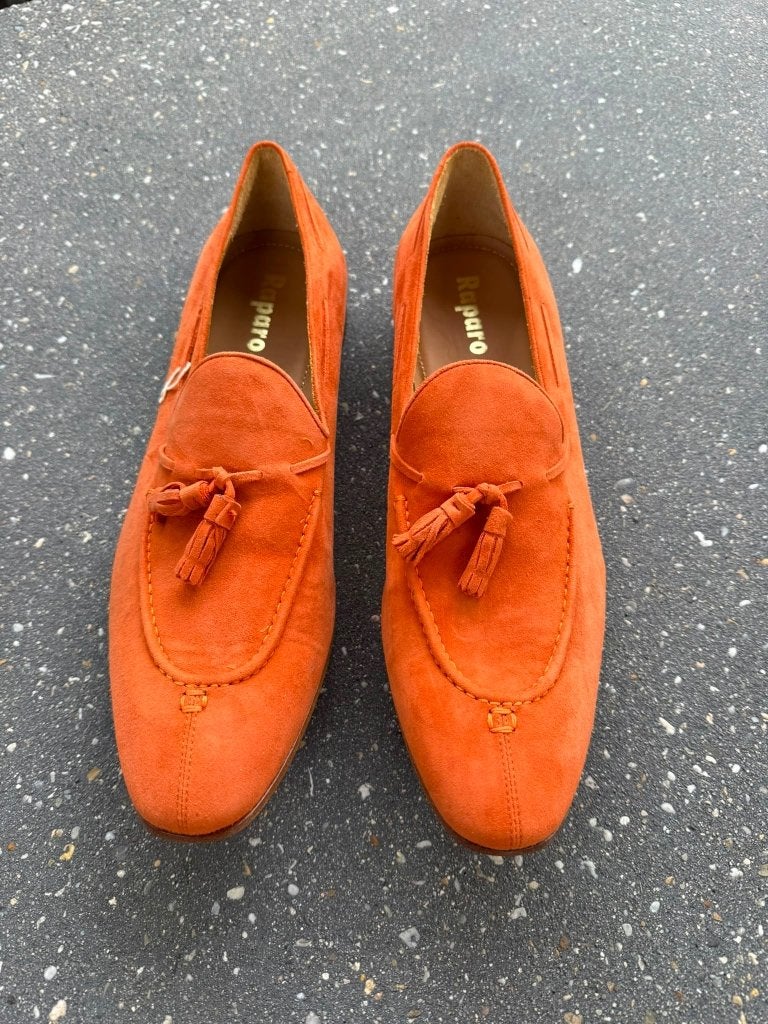 Oranje suède loafers met kwastjes - Reparo maat 44, Reparo, Overige kleuren, Ophalen of Verzenden, Nieuw