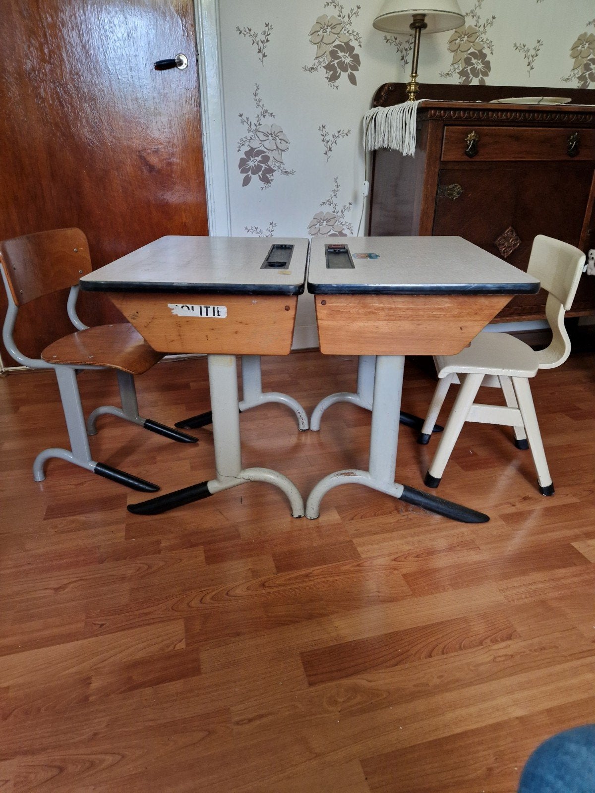 2 oude lessenaartjes kinderburo's, Antiek en Kunst, Ophalen