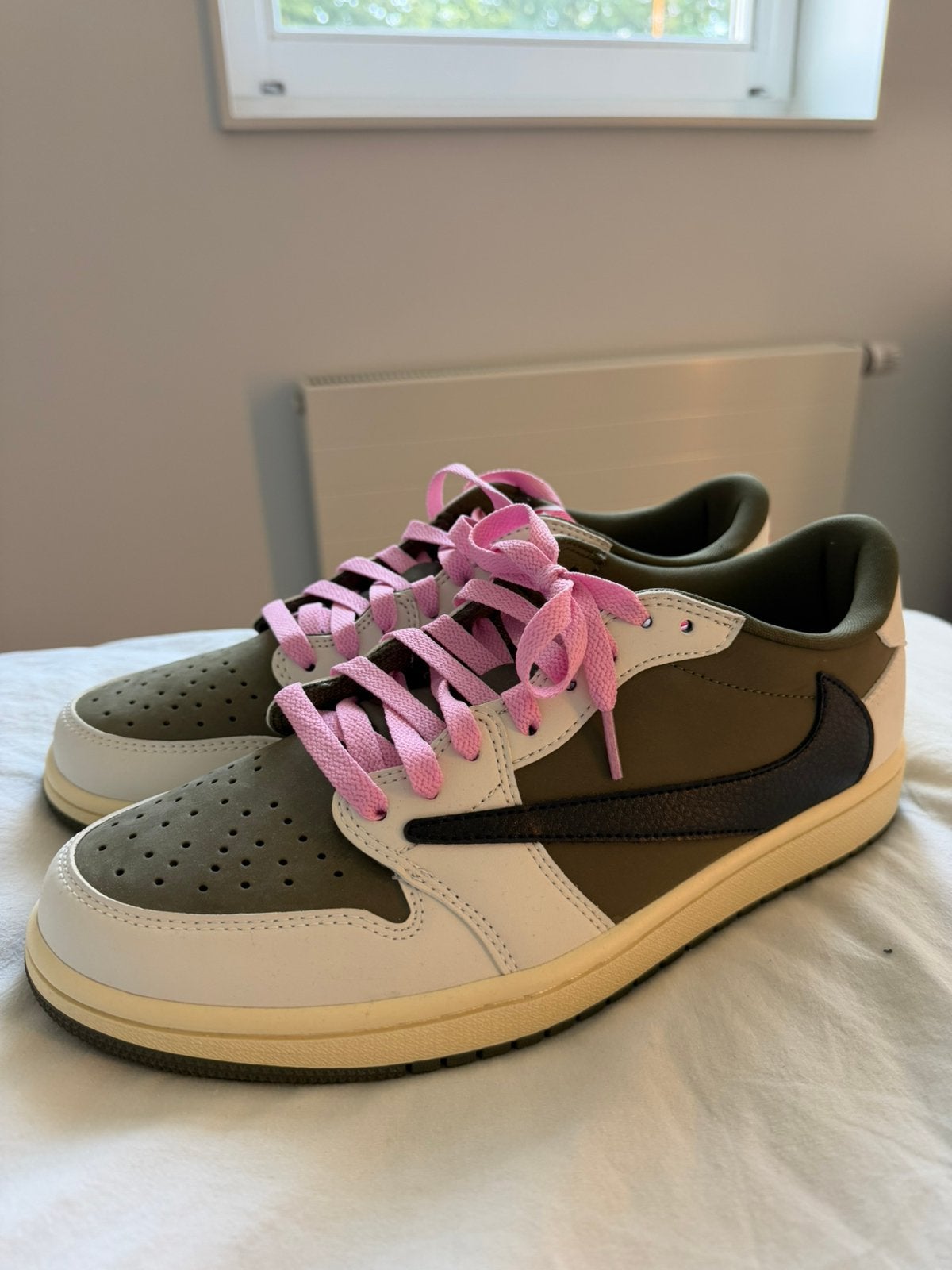 Jordan 1 Low Travis Scott Olive, Overige kleuren, Nieuw, Ophalen of Verzenden, Sneakers of Gympen