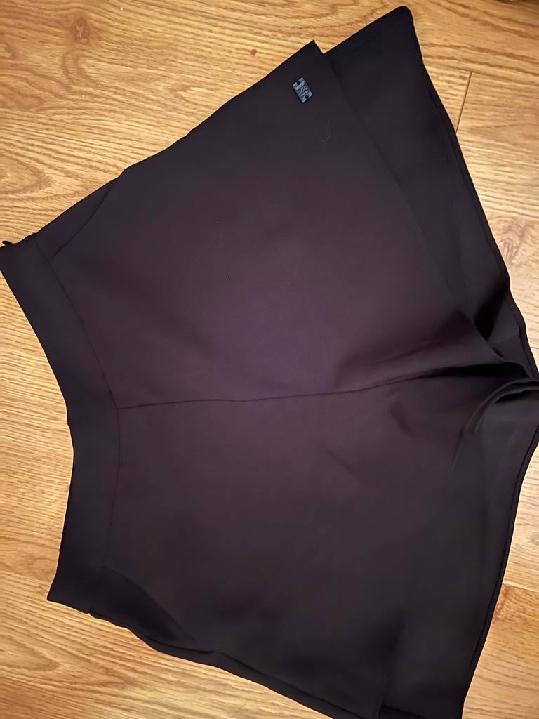 Nikkie Broekje - Stijlvolle Korte Broek, Kort, Zwart, Ophalen of Verzenden, Zo goed als nieuw