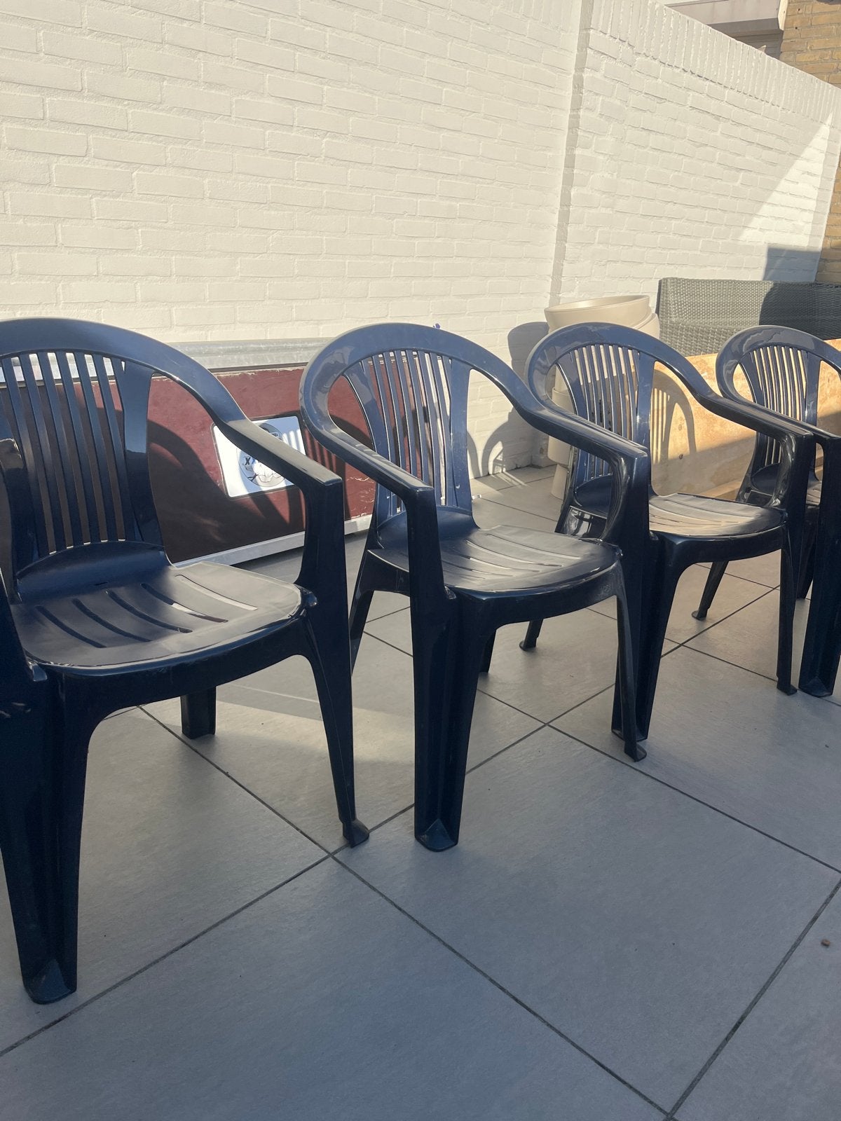 Set van 4 donkerblauwe kunststof tuinstoelen, Ophalen, Kunststof, Gebruikt, Blauw