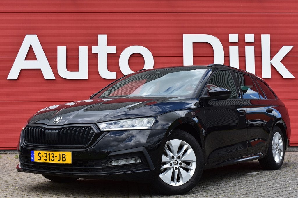 Skoda Octavia Combi 1.0 e-TSI Sport Business LED | Carplay |, Auto's, Skoda, Stof, Gebruikt, 1257 kg, Zwart