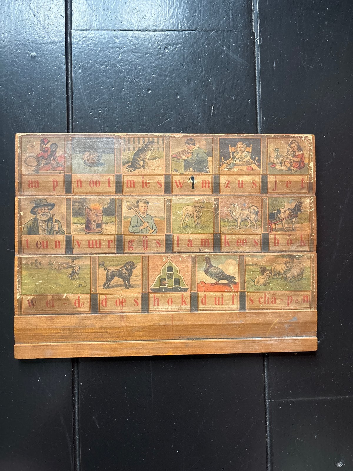 Antiek Hoogeveen's Verbeterd Leesplankje met Letterdoosje, Ophalen of Verzenden