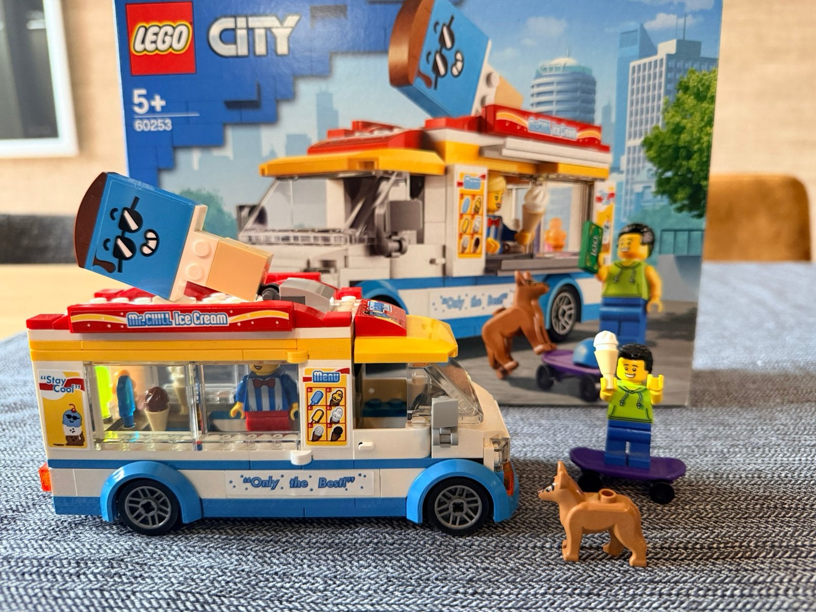 LEGO City IJswagen (60253) – Nette staat, inclusief doos, Ophalen of Verzenden, Zo goed als nieuw