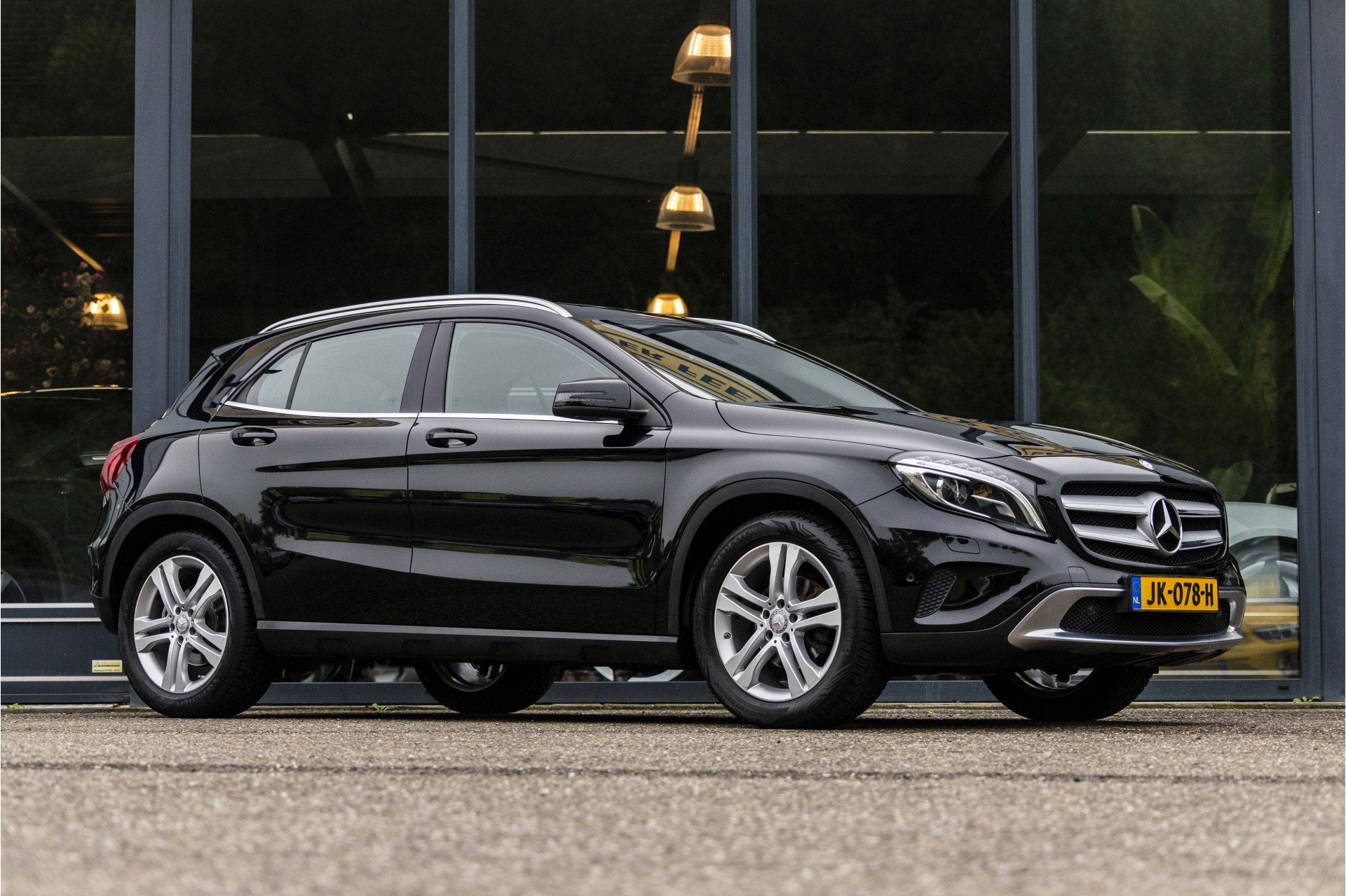 Mercedes-Benz GLA 200 Prestige Elektrisch glazen panorama-da, Gebruikt, Euro 6, 715 kg, Zwart