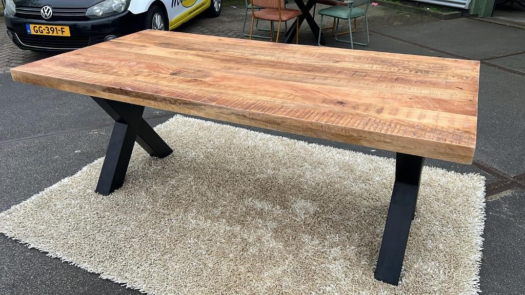 Eettafel zwaar massief Mango 200 x 110 X-poot Showmodel, Huis en Inrichting, Tafels | Eettafels, Zo goed als nieuw, 100 tot 150 cm
