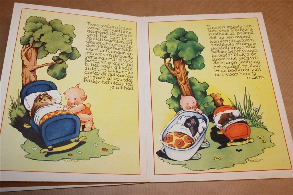 Plukje Opent een Rusthuis — Truus Vinger, Prentenboek 1947, Ophalen of Verzenden, Gelezen