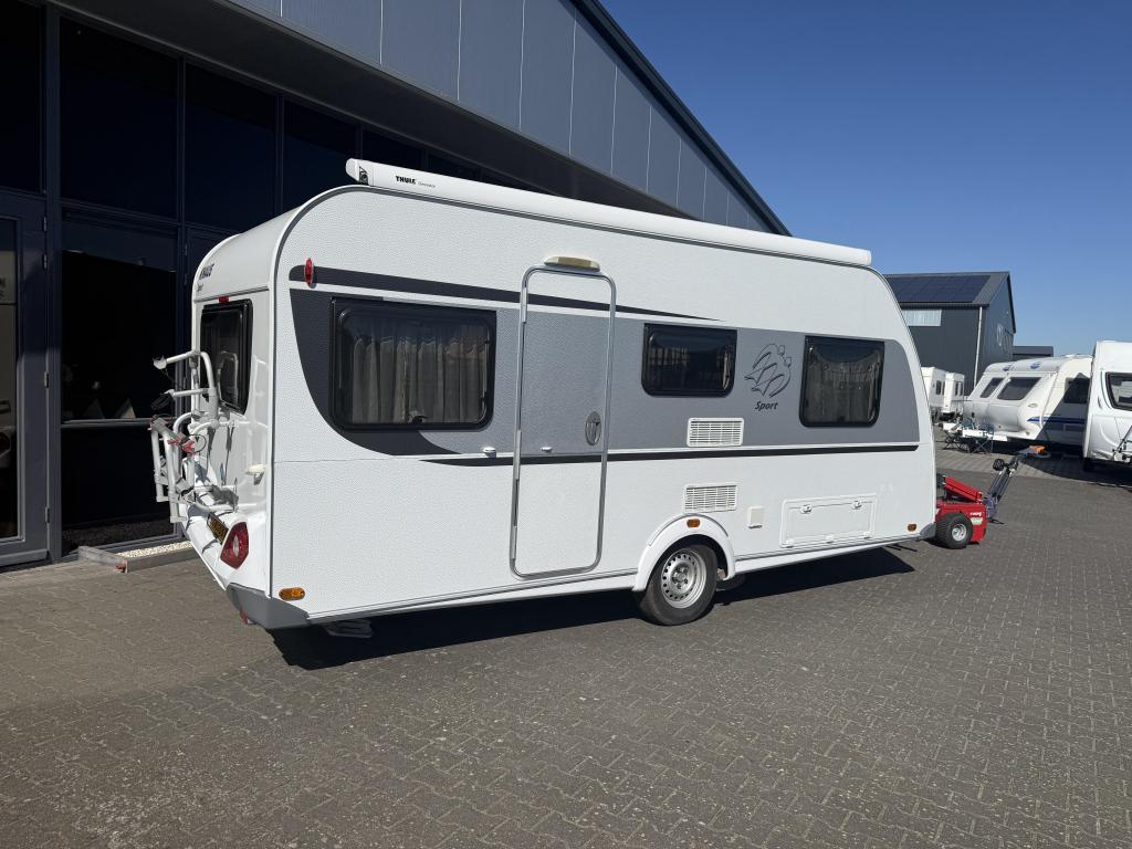 Knaus Sport 460 EU 2 Aparte bedden + Zit + Luifel # KOMPAKT#, Caravans en Kamperen, Caravans, Lengtebed, Bedrijf, Treinzit, 4 tot 5 meter