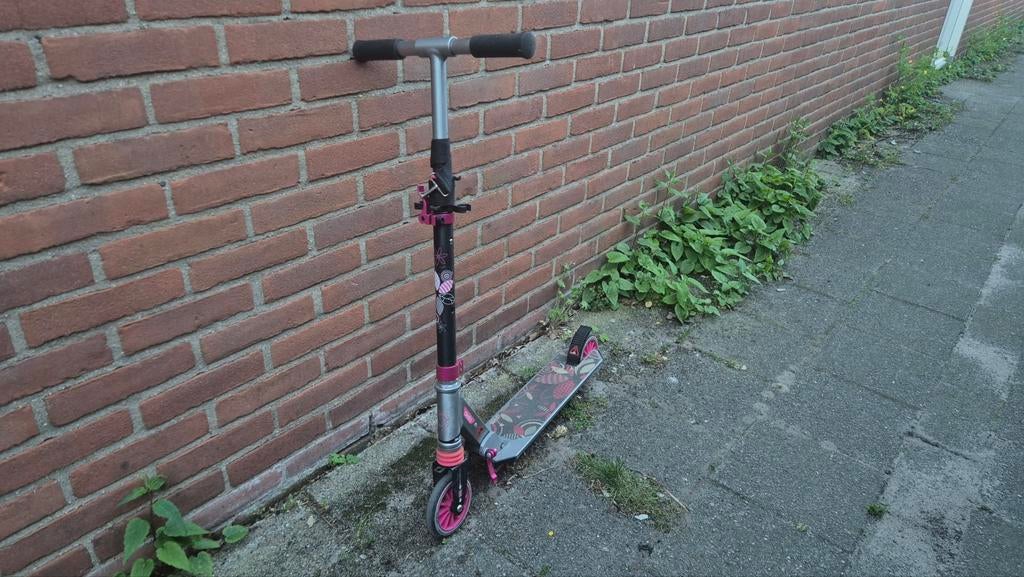 Roze step voor meisjes 6-12 jaar - Gebruikt, Fietsen en Brommers, Steps, Ophalen, Gebruikt, Gewone step