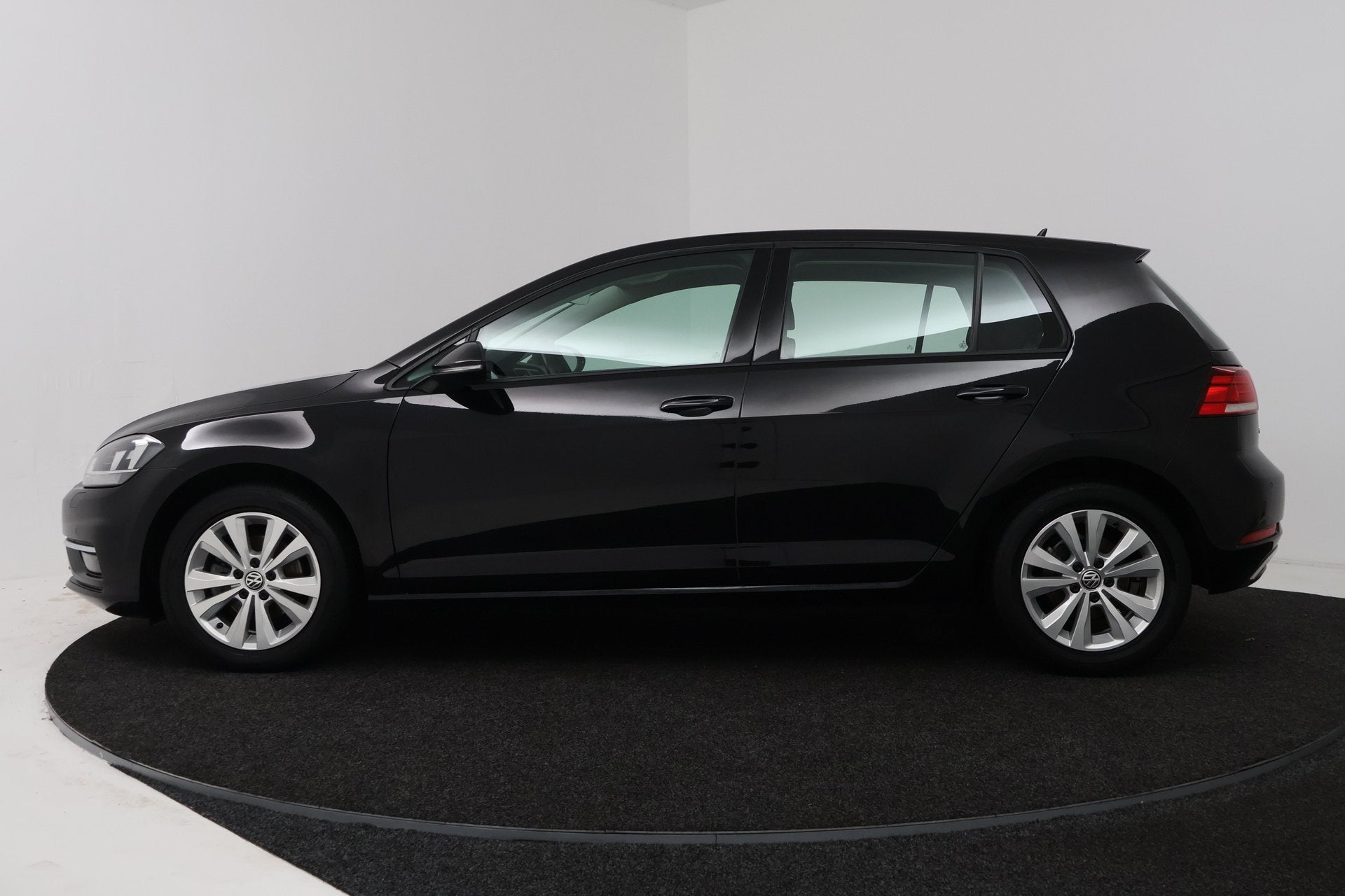 Volkswagen Golf 1.0 TSI Comfortline (STOELVERWARMING, CAMERA, Auto's, Stof, Gebruikt, Zwart, Bedrijf