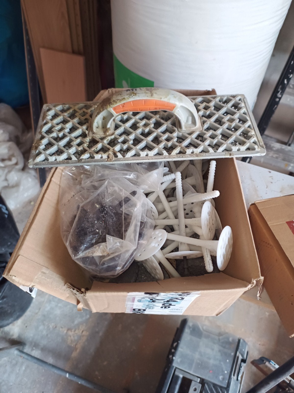 Isolatierasp met pluggen en boor., Ophalen, Nieuw, Pluggen