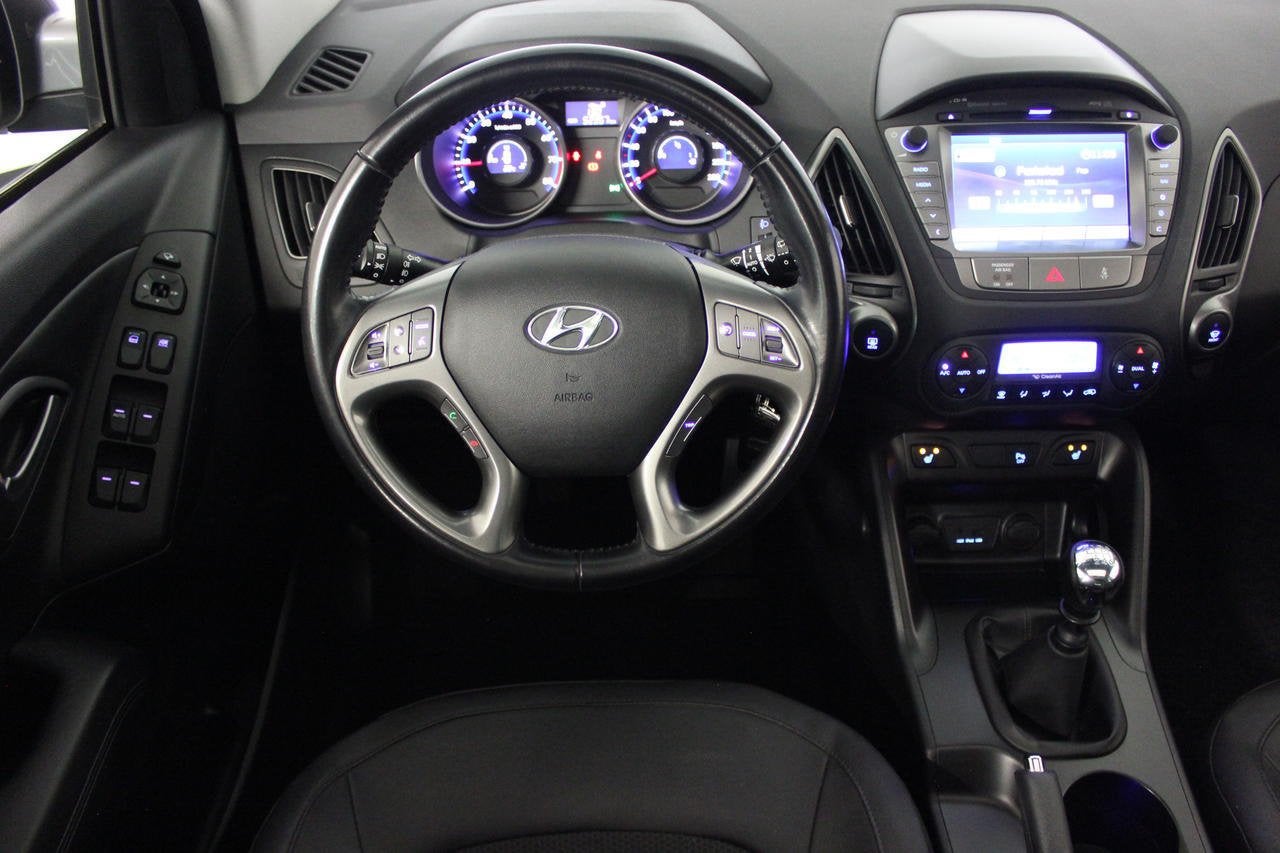 Hyundai ix35 *PANO*KEYLESS GO*NAVI*CRUISE*CAMERA*LEDER*, Auto's, Hyundai, 135 pk, Gebruikt, 4 cilinders, Bedrijf