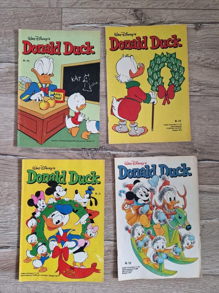 4 Donald Ducks uit 1977, Gelezen, Europa, Ophalen of Verzenden, Meerdere comics