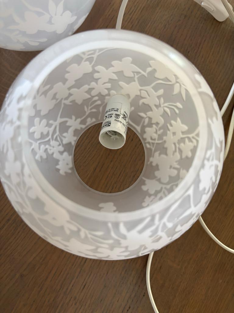2 IKEA lampen met bloemmotief, Ophalen, Zo goed als nieuw