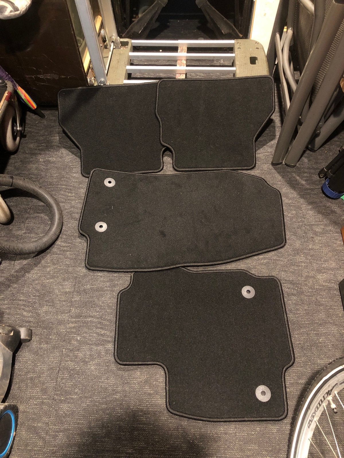 Set van 4 zwarte automatten voor Ford B-Max, Auto diversen, Ophalen of Verzenden, Nieuw