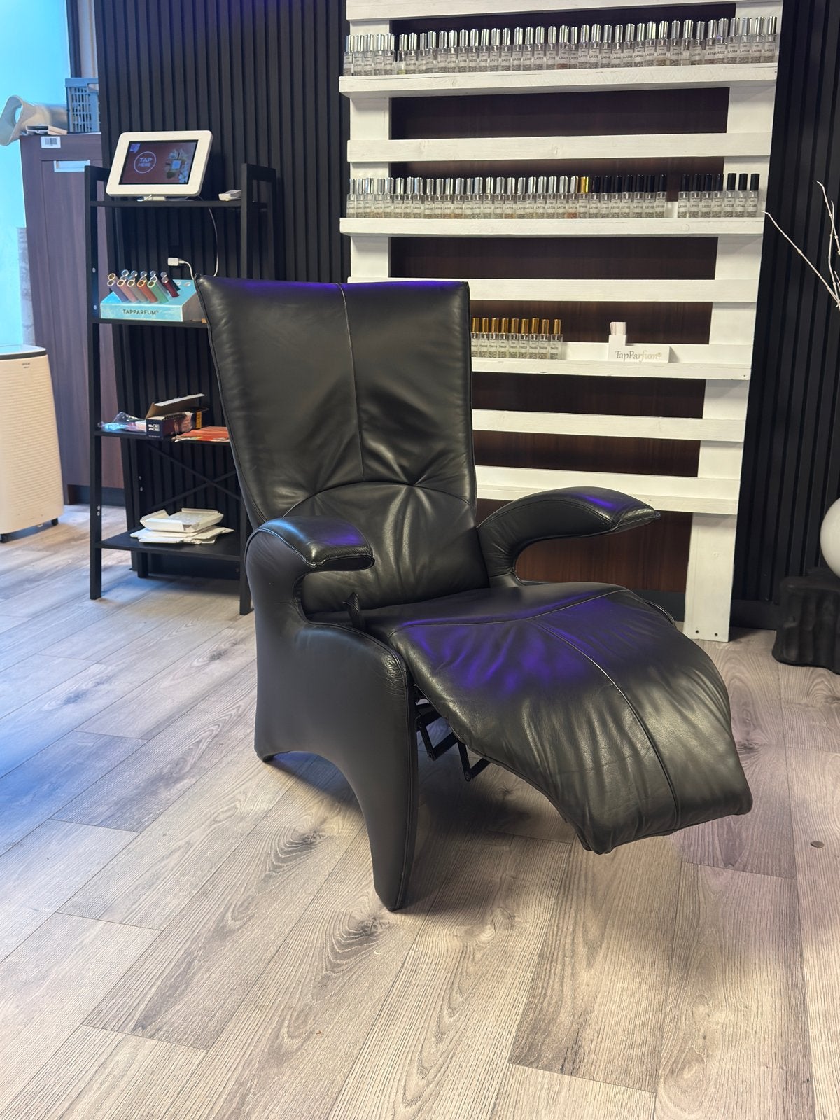 Relaxstoel Echt Leder. Nieuwstaat, Huis en Inrichting, Ophalen of Verzenden, Zo goed als nieuw, 75 tot 100 cm, 50 tot 75 cm
