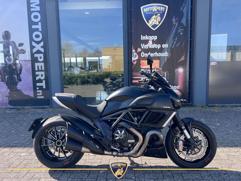 DUCATI DIAVEL 1200 ABS DARK (bj 2012) 8,265 km !! Orig. NL, DUCATI, 2 cilinders, 1198 cc, Motorrijbewijs A